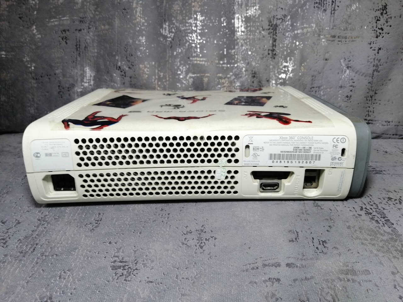 السلام عليكم بيع اكس بوكس 360 يده الاكترونيه محوله جديده يحتوي على 23لعبه وبي أقراص العدد42 السعر 130وبي مجال الاستفسار عن هذا الرقم *********** العنوان بغداد الدوره
