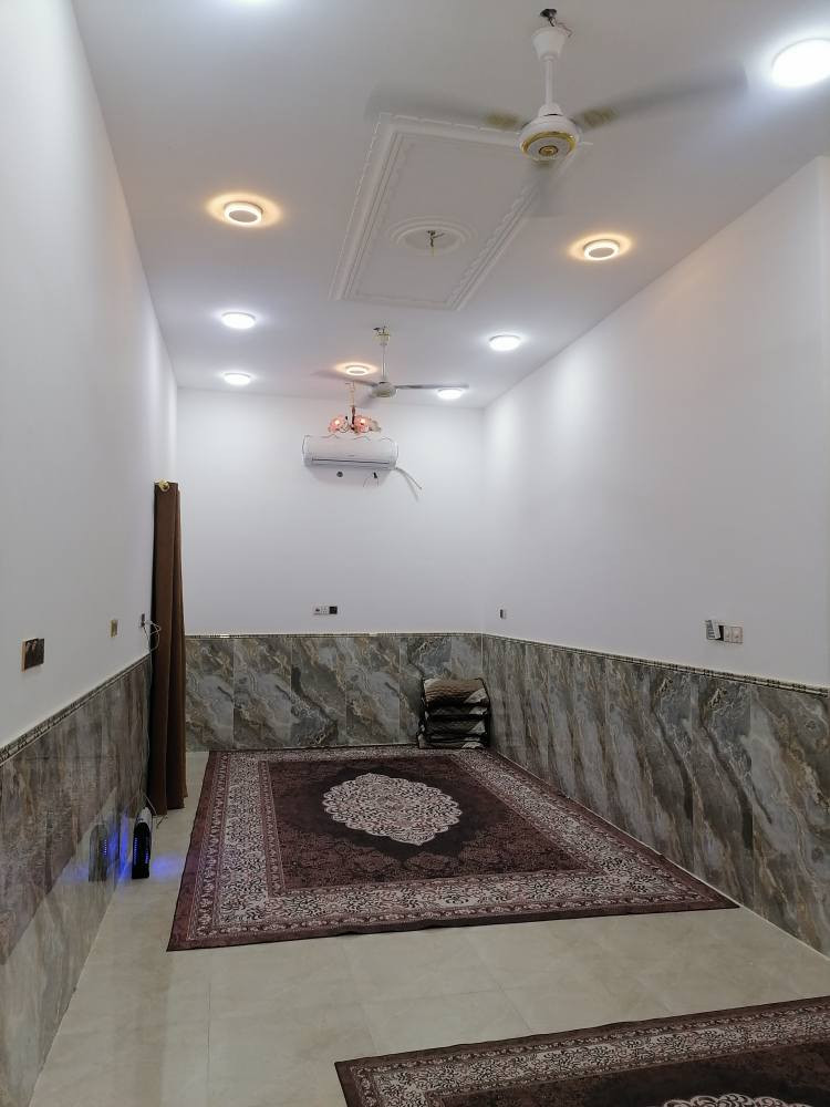 بيت بناء حديث للبيع في تنومه نهر حسن شارع الدواجن اوحي الغدير المساحه ٢٠٠ متر بناء ٢٠٢٥ بيت وشقتين البيت يحتوي على غرفتين وصاله واستقبال ومطبخ بارد و حار وصحيات داخليه وخارجيه وكراج بناء مع شقتين هيكل يحتاجن تشطيب الشقه الأولى غرفتين وصاله ومطبخ وصحيات والشقة الثانيه غرفتين وصاله ومطبخ وصحيات الشقق بابهن عل شارع والبيت بابه على شارع طابو زراعي صرف السعر ١٧٠مليون اوهذ رقمي *********** تحياتي البصرة, العراق
