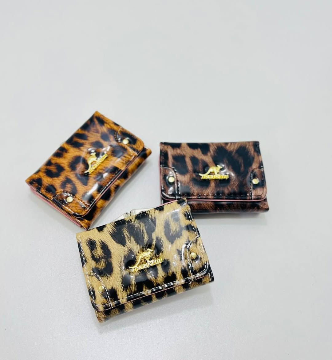 ⁨ محفظة 👛 نسائية جلد 🐆
الحجم صغير 
تخلين بية فلوس 💸
بطايق الكارد 💳
بالإضافة إلى جيب شفاف مخصص للهوية أو الصور.🪪
. توجد توصيل لجميع المحافظات العراق 🇮🇶🚚🚕للحجز والاستفسار يرجى التواصل عبر الخاص 📩💌توجد لدينا عروض خاصة وخصومات وهدايا 🎁😍⁩


**إذا كنت صاحب هذا الإعلان وتريد حذفه لأي سبب، رجاءا أرسل رسالة إلى الدعم الفني**