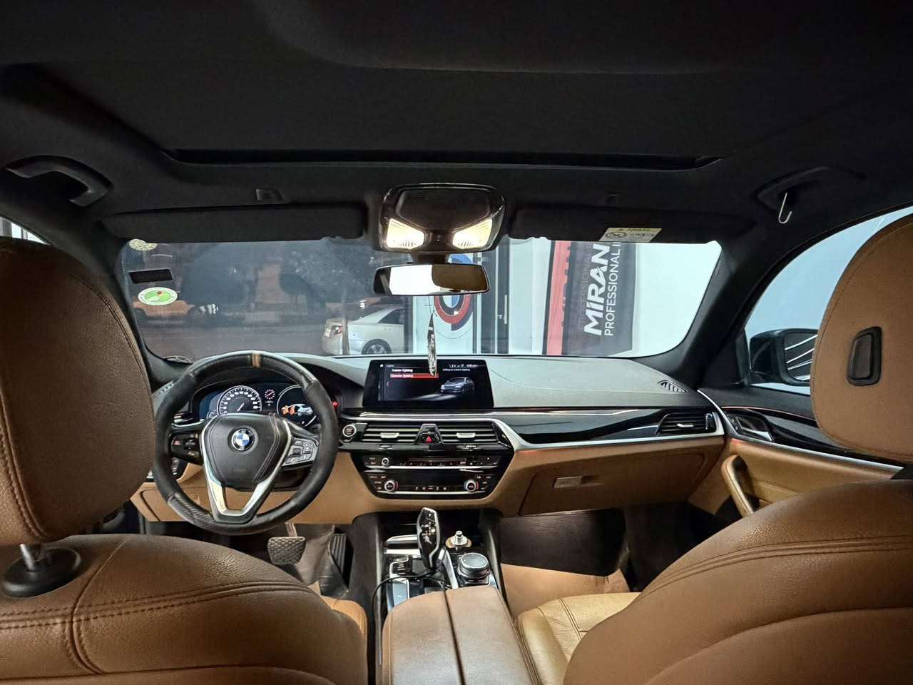 سلام علیکم
BMW 2017 
رجاء کلشی کاتب اذا مو شرای لتعبنا❤️
وکالە عروش سفر اربیل خلیجی‼️
ماشیە ۷٠ مایل
بدون حادث 
بیها اصبع pdr
علیها قتم ویل M جدید درع
فتحە سگف
داخل مششمی
کشن کهربا
شاشە جبیر
کیج کامل الکترونی ۳ مود
لیت لیزر
و باقی مواصفات معروفە
سریارە بدون نقص سنویە ۲٠۳٠
سرفیس جدید
سعر۲۳٥
***********
