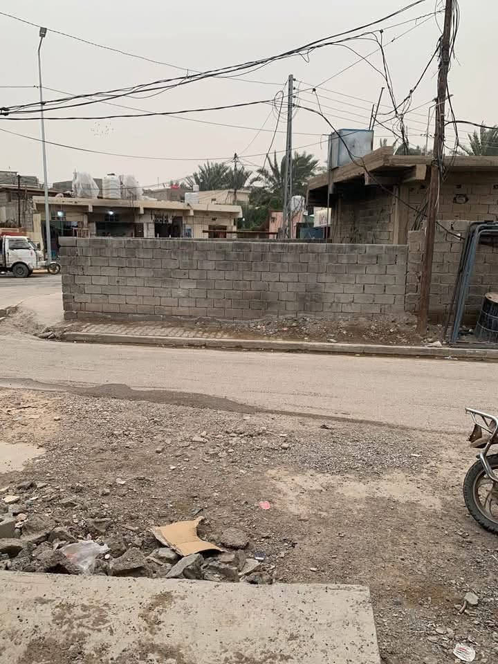 هيكل للبيع الموقع :  بعقوبة بهرز وسط حي القادسية خلف اسواق الامل
المساحة : 150 متر

الوجهية : 7.5

النزال : النزال20

جنس العقار : طابو ملك صرف زراعي سند25

تفاصيل الدار : يحتوي على كراج يلزم سيارة -صحيات خارجية -استقبال- مطبخ - صالة -ومجموعة درج -مناور عدد اثنين -غرفتين نوم وحدة من الغرف سويت  الاستفسار الاتصال على الرقم ***********
