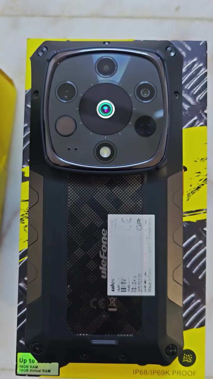 للبيع وحش المهام الصعبة - Ulefone Armor 28 Ultra (النسخة الحرارية) بحالة الزيرو مع كامل ملحقاته
الوصف:
للبيع جهاز Ulefone Armor 28 Ultra Thermal Edition، أقوى هاتف مدرع في العالم حالياً. الجهاز استخدم لمدة أسبوع واحد فقط (تجربة)، وهو بحالة الوكالة (نظيف جداً 100%) مع كامل الملحقات الإضافية التي تم شراؤها بشكل منفصل.
أولاً: مواصفات الجهاز (العملاق):
المعالج: MediaTek Dimensity 9300+ (بمعمارية 4 نانومتر)، أداء جبار للألعاب الثقيلة والبرامج الهندسية.
الذاكرة والتخزين: رام 32GB (16GB أساسية + 16GB توسعة نظام) مع ذاكرة داخلية ضخمة 1TB (UFS 4.0) الأسرع حالياً.
الشاشة: AMOLED بحجم 6.67 بوصة، تردد 120Hz، وسطوع هائل يصل إلى 2200 nits (واضحة جداً تحت شمس بغداد).
الكاميرا الحرارية: مزود بمستشعر ThermoVue Pro المتطور بدقة عالية، يكشف التسريبات والحرارة من مسافات بعيدة بدقة مذهلة.
نظام الكاميرات: * رئيسية: 50MP بمستشعر Sony IMX989 (حجم 1 بوصة) - تصوير سينمائي.
رؤية ليلية: 64MP تصوير في الظلام الدامس بوضوح تام.
واسعة جداً: 50MP.
البطارية والشحن: بطارية ضخمة 10,600mAh تدعم الشحن السريع جداً 120W (يشحن بالكامل في وقت قياسي) وشحن لاسلكي 50W.
المتانة: ضد الماء، الغبار، والصدمات بمعايير IP68/IP69K و MIL-STD-810H.
ثانياً: الملحقات الإضافية المرفقة (Full Kit):
ناظور الفحص (uSmart Endoscope E01): كاميرا مرنة تربط بالجهاز مباشرة لفحص الأماكن الضيقة والأنابيب.
قاعدة الشحن اللاسلكي السريع (50W Stand): قاعدة أصلية من Ulefone تدعم أقصى سرعة شحن لاسلكي مع تبريد ذاتي.
غلاف الحماية (Original Case): كفر إضافي للحماية القصوى مع مشبك للحزام.
الكرتون وكامل أغراض الوكالة: الشاحن الأصلي 120W، الكيبل، والكتيبات.
ملاحظات البيع:
السكن: بغداد. الصليخ
***********
السعر 900 دولار 
الحالة: مستخدم أسبوع (بشرط النظافة)، لا يوجد فيه أي شخط أو ملاحظة.
