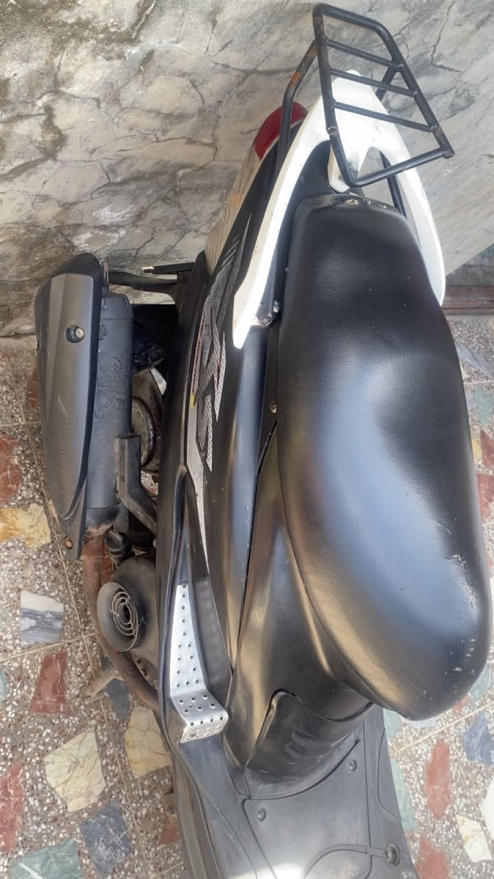 السلام عليكم ورحمت الله وبركاته من رخصت الادمن ……..دراجه ماكس 120km دراجه خير من الله نكره هندر نقصه بس سلف جيب وشغل كهربائيات كامله والدراجه احلا من صوره بلواقع الدراجه معروضه ب700بيه مجال بسيط حك الجيه رقم الهاتف *********** ….عنوان المدينه…ملاحضه الدراجه 55بلادي ممفتوحه ولاخيط تبخير ولاتنقيص جيب فيتر وافحص 🙏
