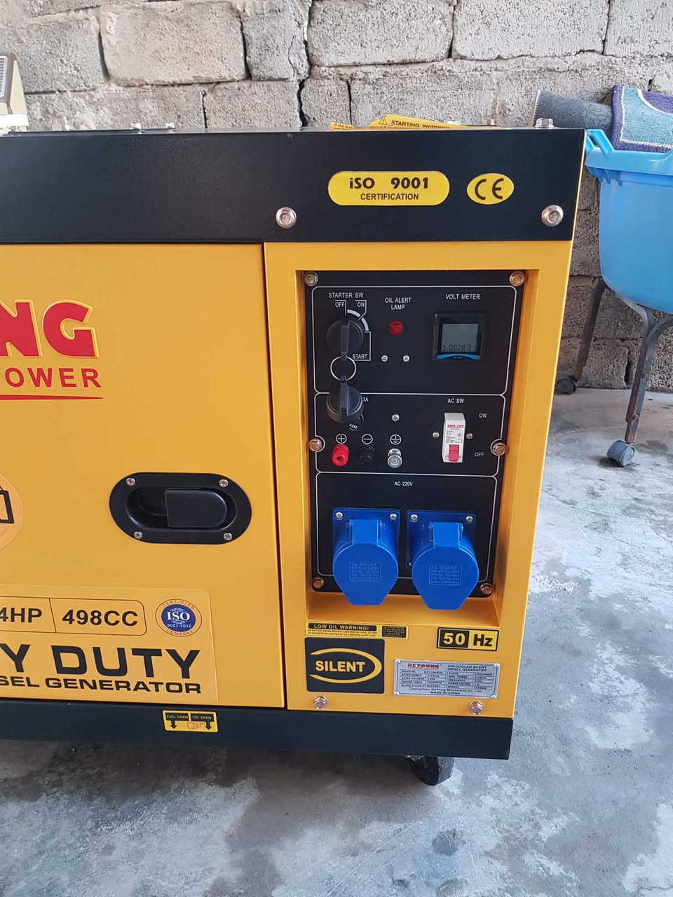 #للبيع مولده كاتم شركة دي يونك الاصلي .٨ كيفي .٣٠ امبير  . تشغيل واطفاء عن بعد بصمه عدد ٢ .سويج عدد ٢ .
مخارج كهرباء عدد ٢ للاحمال العاليه
شاشه رقميه ..
قوة المحرك ٣٠٠٠ دوره بالدقيقه .. 
الملف نحاس الحجم الكبير .
مولده جديده .مشتغله ٢٨ ساعه فقط .زيرو . 
صرف الكاز ١ لتر بالساعه .. 
السعر مليون ونص 

المكان بغداد .بوب شام


**إذا كنت صاحب هذا الإعلان وتريد حذفه لأي سبب، رجاءا أرسل رسالة إلى الدعم الفني**