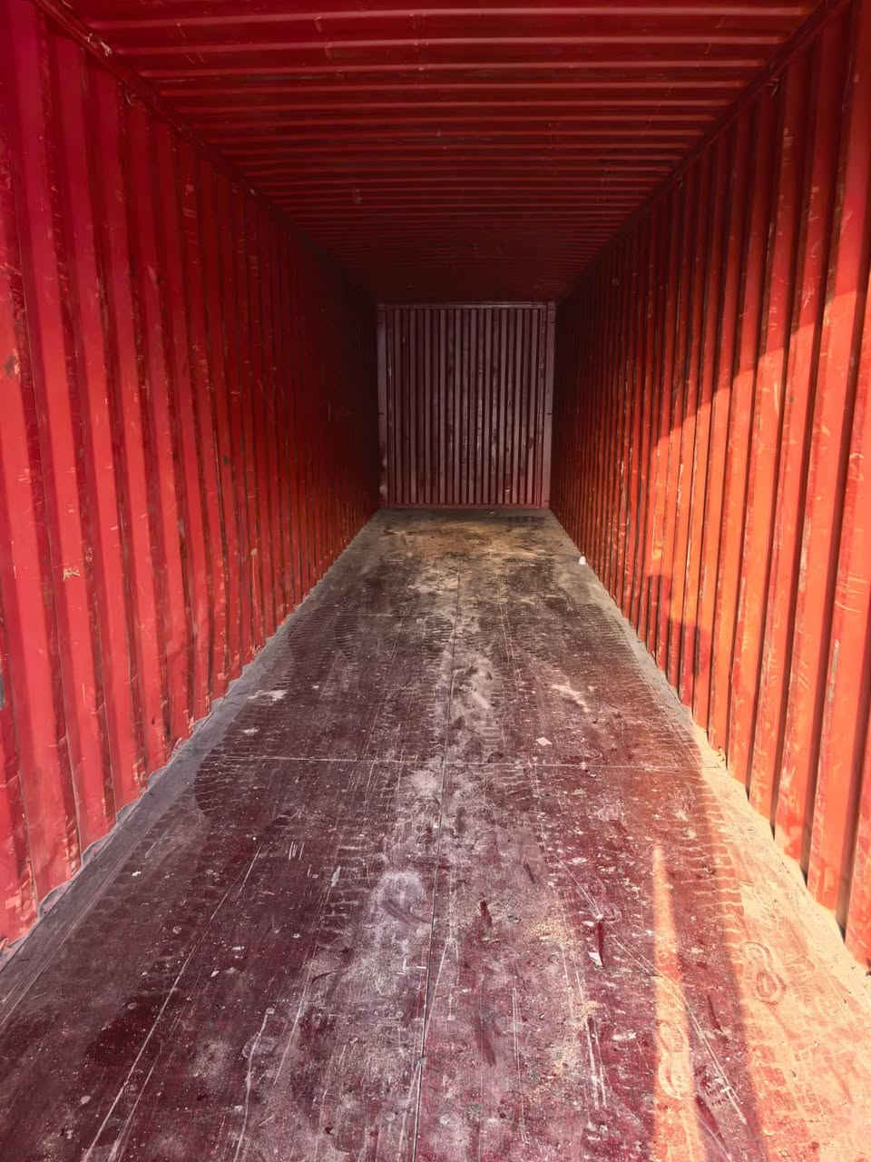 الهم صل على محمد وال محمد
حاويات طول 12 متر ارتفاع 290 سم 
الموقع:حي الحرفين
هاتف:***********
