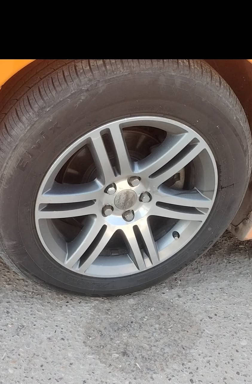 السلام عليكم عندي ويل ١٨ خليجي أمريكي اصلي نظيف لا تصليح ولا عواج رايده ب ٣٠٠ دولار وبي مجال بصيط مكاني بغداد الحريه***********
