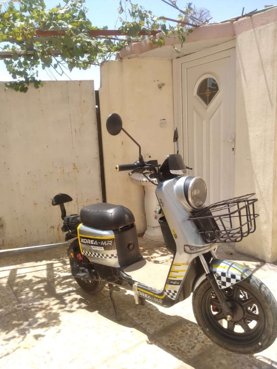 ماطور شحن K11 للبيع حجم 24 تايه 12 كهربائية كلها شغاله فول مواصفات قفل استيرن قفل مركزي لايت زينون دبلات هايدرو ليك سرعتو 109 حقيقي خمسه بطاريات يصيرن سته عادي شاحنه ام الارقام الماطور نضيف حيل وبي وصل شراء قبل شهر من الشركه السعر 435 وبي مجال ل الطيبين ل التواصل ارقام حتا وتساب متوفر او مخابره اومراسله على الماسنجر عادي او الرقم ***********
