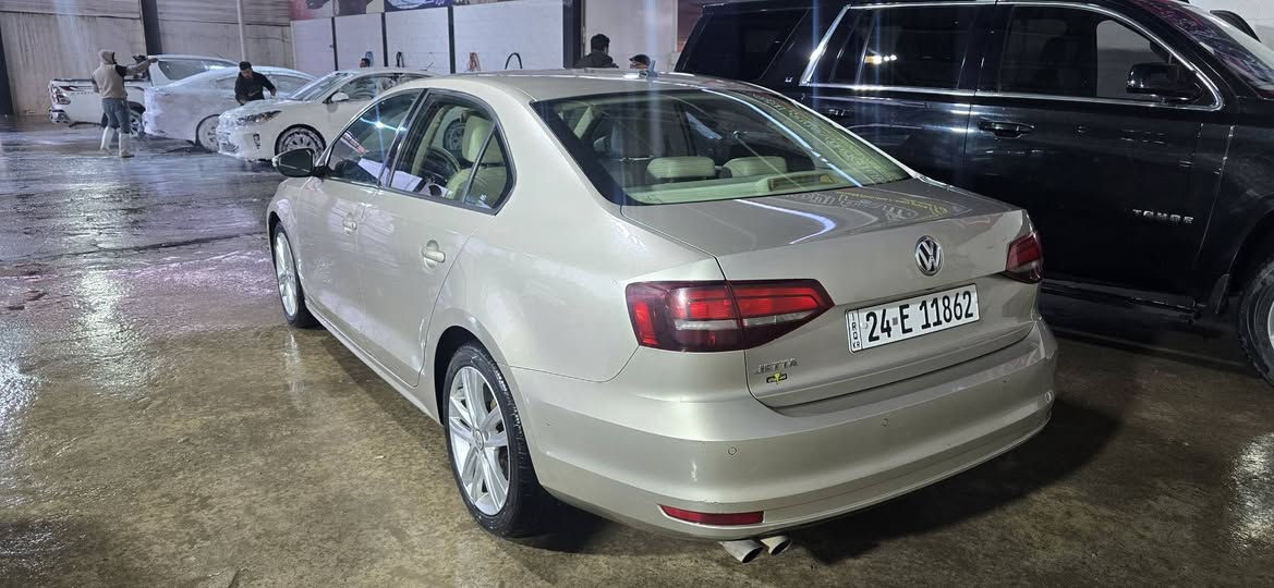 جيتا 2016 خليجي فول مواصفات عدا البصمة شاشة مع كاميرا خلفية حساسات خلفية وامامي سلايت كشنات جلد ويل كب كشنات جلد اوف وايت بلادي داخل صاج تبريد بيانو قطعتين مكينة خمسة بستن المرغوب تنفس طبيعي بدون توربو تشتغل بانزين عادي كير ومكينة شرط مامفتوح السيارة كلها على وضع الشركة السيارة كلين صفر شركة مكفولة من الصبغ والتبديل بيها بارد بالباب الخلفي مايبين رقم دهوك سنوية ولوحات جديدة بسمي شرط التحويل البيع بس نقد مكان السيارة موصل و برطلة 
***********
***********
