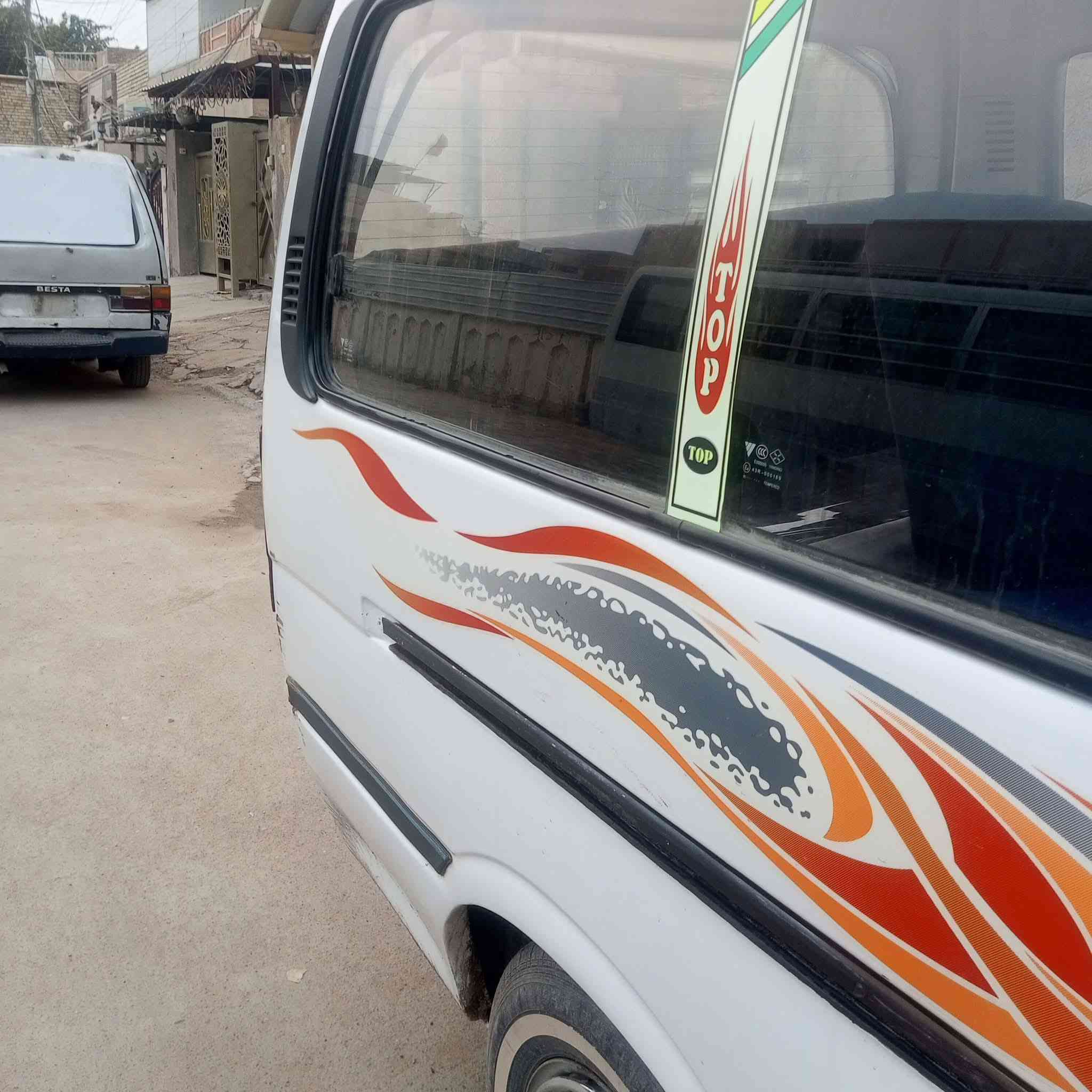 السلام عليكم فتون فراشة موديل 2011 رقم بغداد الماني بسمي تحويل ثاني يوم مصغرة من كلشي محرك كير اكسل تخم تاير دوشمه جديدة السيارة خير من الله سيارة حلوة العنوان بغداد البياع الشرطة الخامسة السعر 65 الموشراي الا يكسر ولا خابر رقم بي وتساب ***********
