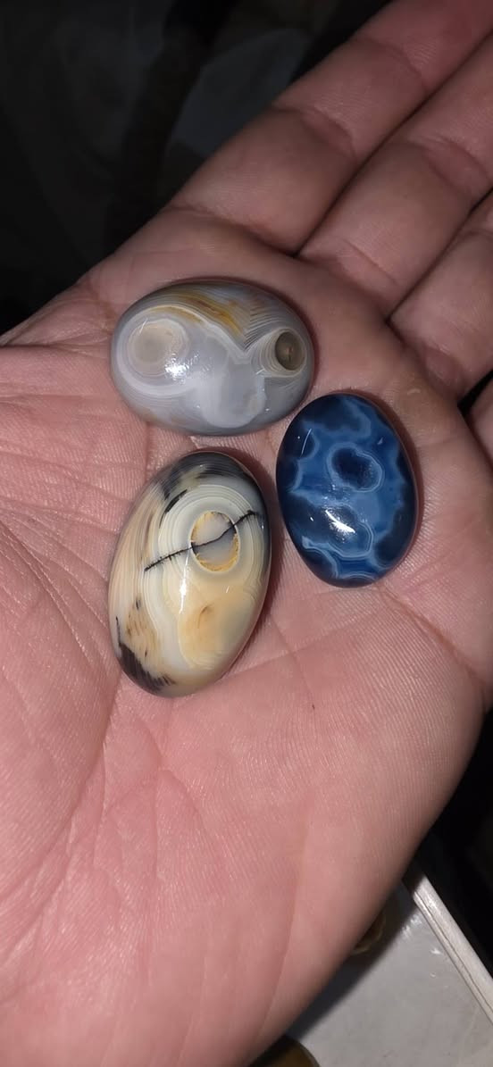 ياالله السلام عليكم احجار نوادر ٣٠ قطعه بيعه وحده ***********
