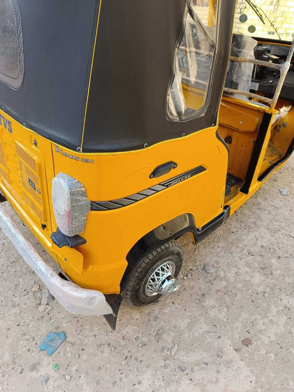 سلام عليكم تكتك موديل 21 الوجبه الاوله اوراق اصولي تكتك بلاديه لا صبغ ولا تعمير مكينه مكفوله تنقيص تبخير تخم تاير كرهبايات كله شغاله ليت زنون 5700 وبيه مجال مكاني بابل حمزه الغربي ***********
ملاحظه التكتك احله من الصوره
