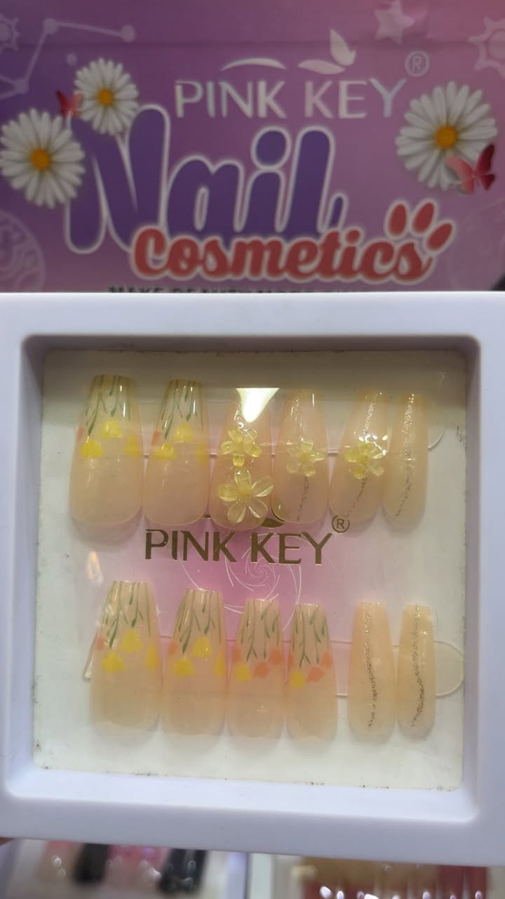 وجبه جديده من أظافر اكريلك 
مع ستيكرات لاصق 
ديزاينات لطيفه متنوعه 
متوفره في 
كوزمتك كچاني شار


**إذا كنت صاحب هذا الإعلان وتريد حذفه لأي سبب، رجاءا أرسل رسالة إلى الدعم الفني**