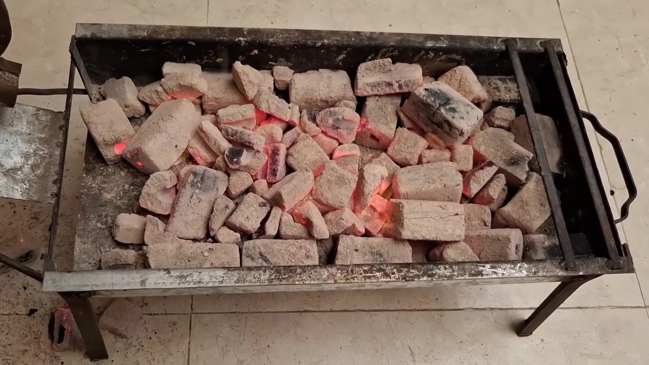 الى اصحاب المطاعم  تعبتو من الفحم اللي يطفي بسرعة؟
جرب الفحم مالنا وشوف الفرق 🔥
لحكو العرض 
اليوم جبتلكم فحم شوي مضغوط درجة أولى  وبسعر مناسب جدًا، 
وشوفو الجودة بعينكم 👌

هذا الفحم يمتاز:
✅ جمره قوي ويطوّل اكثر من ساعتين 
✅ حرارته ثابتة وممتازة للشوي
✅ ما يطلع دخان مزعج
✅ نظيف وما يخرب طعم الأكل
والنبات فواكه 😍
شوفوا شلون الجمر ثابت والنار قوية 🔥
مناسب للمطاعم ولكل شي و خصوصًا للناس اللي تحب الشوي المرتب والطعم الأصلي 😍

ومتوفر عدنه بكميات  ومتوفر بجميع الاحجام حسب الطلب 
سعر الكيس 10 كيلو ب12 الف فقط 😍😍 ومتوفر قبل الشراء فحم للتجربة 5 كيلو لكل مطعم 😍😍 وبس يمنا هذا العرض والتوصيل مجاني لقضاء بلد وضواحيها  
أي شخص يريد يطلب أو يستفسر  الاتصال عبر رقم الهاتف 
***********
