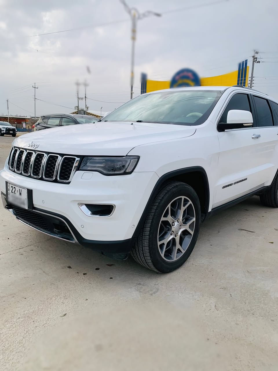 السلام عليكم 
للبيع جيب لمتد بلاس الموديل 2020 (خليجي) وكالة هارلم
زجاج مضلل بنسبة 80‎%‎ مع كتاب من مديرية مرور اربيل 
رقم اربيل تحويل مباشر 
السيارة مكفولة كفاله عامه من الرقم للرقم من كلشي واحلى من الصور 

اللون: ابيض

المحرك : V6.  3.6L .

العداد : 46 الف

الرقم  : اربيل شرط التحويل والغرامات 

المواصفات

داخل بيجي

دفع رباعي 4x4 .

ويل قياس 20 انج .

سقف بانوراما .

شاشه كبيرة

ستيرن كهربائي .

تشغيل عن بعد .

صندوق كهربائي .

حفظ وضعيات الجلوس (ميموري) .

المقاعد الأمامية كهربائية .

المقاعد الأمامية تدفئة .تبريد

سستم صوت .

حساسات أمامية

حساسات خلفية .

كاميرا خلفية ..

المرايا الجانبية قابلة للطي .

مرايا متحسسه للضوء العالي .

مانع تصادم خلفي  .

بلوتوث تلفون .

 6 أقراص 

محدد سرعة .

نظام التشغيل والاطفاء الاوتوماتيكي 

(وغيرها مواصفات لمتد وكالة هارلم معروفه) السياره جديده بمعنى الكلمة على وضع الوكالة 
الاستفسار على الرقم   ‭0782 621 9630‬
