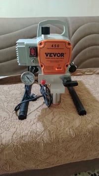 هذا الجهاز هو عبارة عن بخاخ طلاء بدون هواء (Airless Sprayer) من ماركة ...