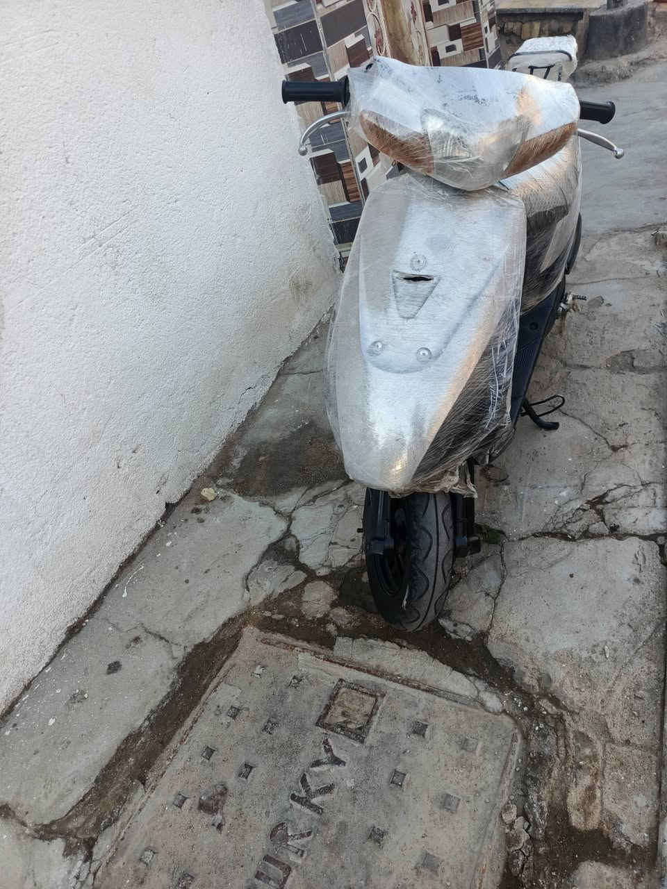 سلام عليكم دراجه ساسوكي نضيفه البيع    العنوان   ميسان المجر الكبير   رقم الهاتف ***********
