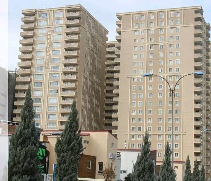 *تفاصيل الشقق*
- الموقع: مجمع MRF 4 Towers
- التوزيع: 3 غرف + صالة
- المساحة: 165 متر مربع
- الأسعار:
    - الإيجار الفارغ:450 -500 دولار (دفع كل 3 أشهر)
    - الإيجار المؤثث: 650-700 دولار (دفع كل 3 أشهر)
    - البيع:
        - واجهة داخلية: من 9 دفاتر إلى 9 دفاتر ونص 
        - واجهة خارجية:من 10 الى10 ونص دفاتر
شقق للسكن أو الاستثمار 
*معلومات التواصل*
- رقم الهاتف: ***********
- طريقة التواصل: آسيا - واتساب
