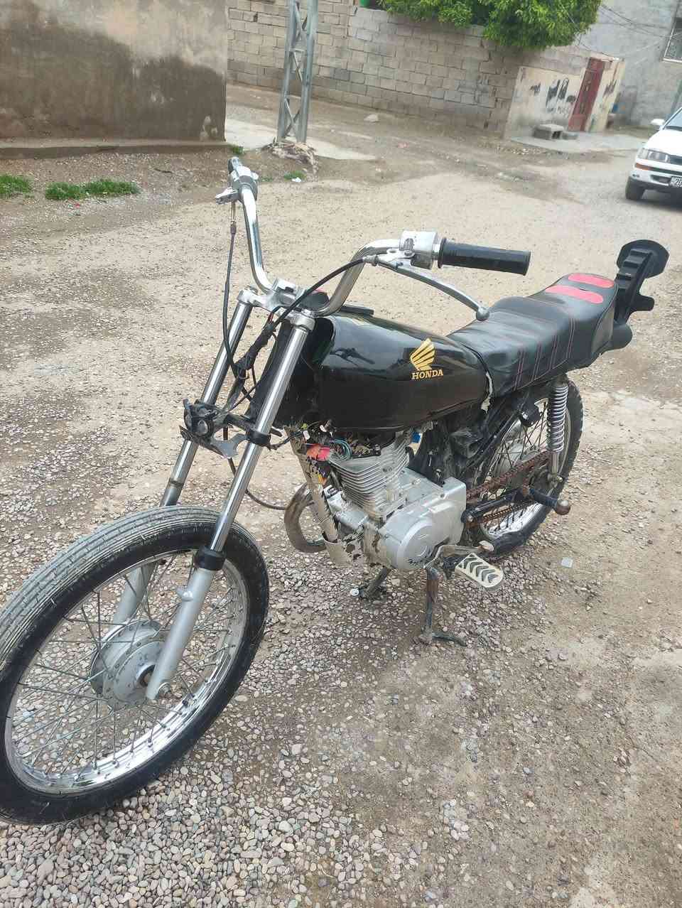 انتنس 24 دراجه فول شلعه ومعدل مال امزامط تايرات جدد مكان شهربان سعر 375 وبيها مجال بسيط ***********
