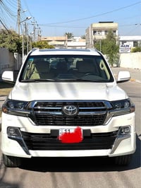 لاندكروز GXR • V8 ٤٦٠٠ • ٢٠١٧