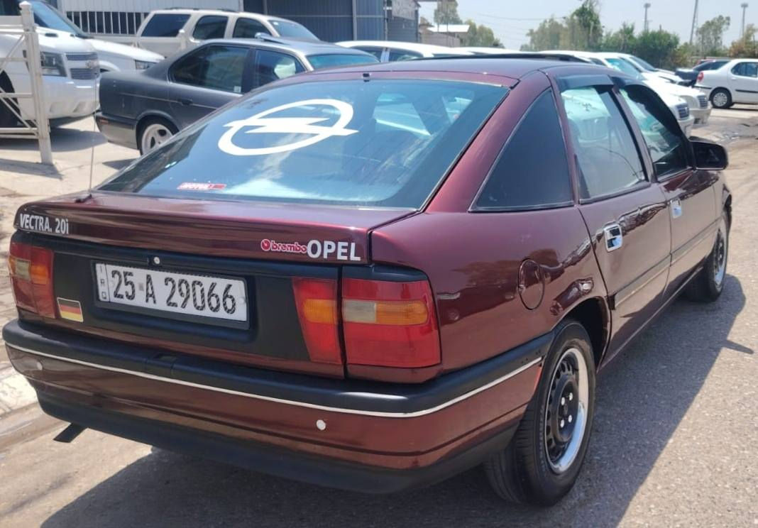 اوبل فكترا موديل 1991 حجم 20 كير عادي سقف سلايت قفل مركزي ريمونت لون ماروني  جامات كهربائي سلايت كهربائي ABS بريك بلادي تبريد غير شغال سنويا جديد مشروع وطني لغايه 2030 رقم جديد كوبون بانزين موجود سياره صبغ عام للجماليه فقط بدون اي ضربه كير محرك صدر كهربائيات كله بل شرط تايرات جديد سياره جاهز من كل شي سعر 36 بيه مجال شويه شراي خابر على رقم *********** كركوك, العراق
