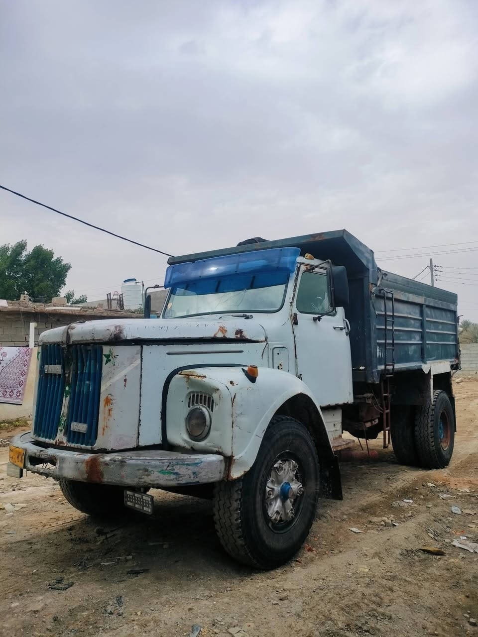 سياره سكانيه 111 لبيع كومت حديد اكسن بايجر وسياره خير من الله تشتغل 5ملاين قفل /
*********** مكاني بكربلاء
