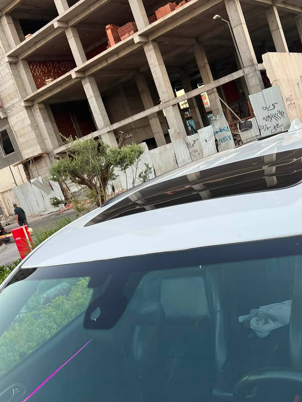 جيب 2018 فئة بلاك توب فول مواصفات
وارد امريكي حادثها بابتين نفسهن مصلحات صور الحادث والسونر بالمنشور 
وبيها مكانات صبغ سياره محدثه
 اس بالكامل تحديث اصلي حتى الشاشه 
مكينه6سلندر 
⭕فتحة سقف
⭕بجم LED
⭕كشنات كهرباء 
⭕صندوق كهرباء
⭕تشغيل عن بعد
⭕دمام بالصندوق
⭕كشنات جلد وشامو
مكان السياره بغداد اليرموك 
السع 177
***********
