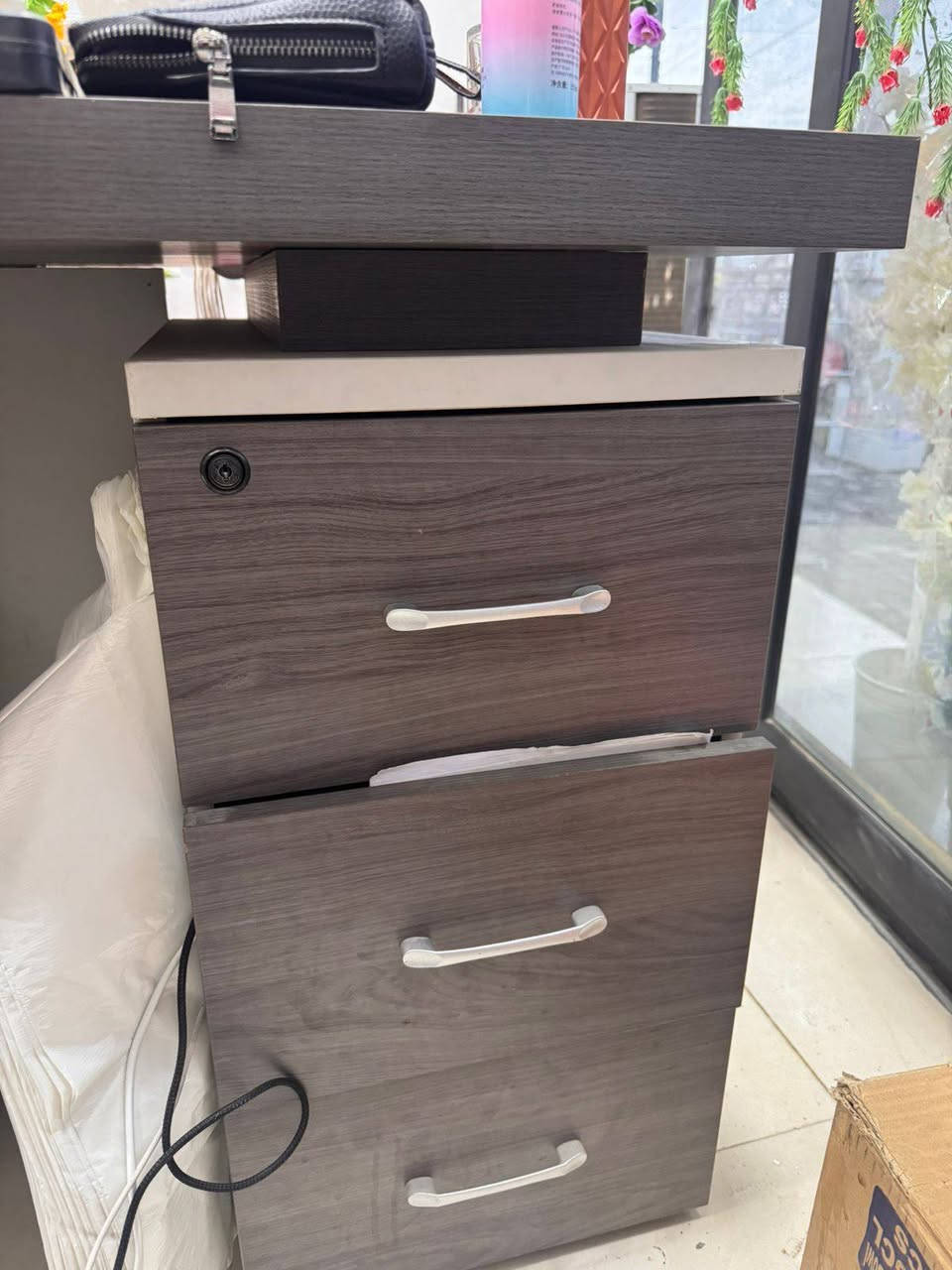 بسم الله الرحمن الرحيم
ميز hdf نظافه ٨٠/١٠٠
السعر ١٤٠  ***********
العزيزيه الشباب نزلت السفينه
