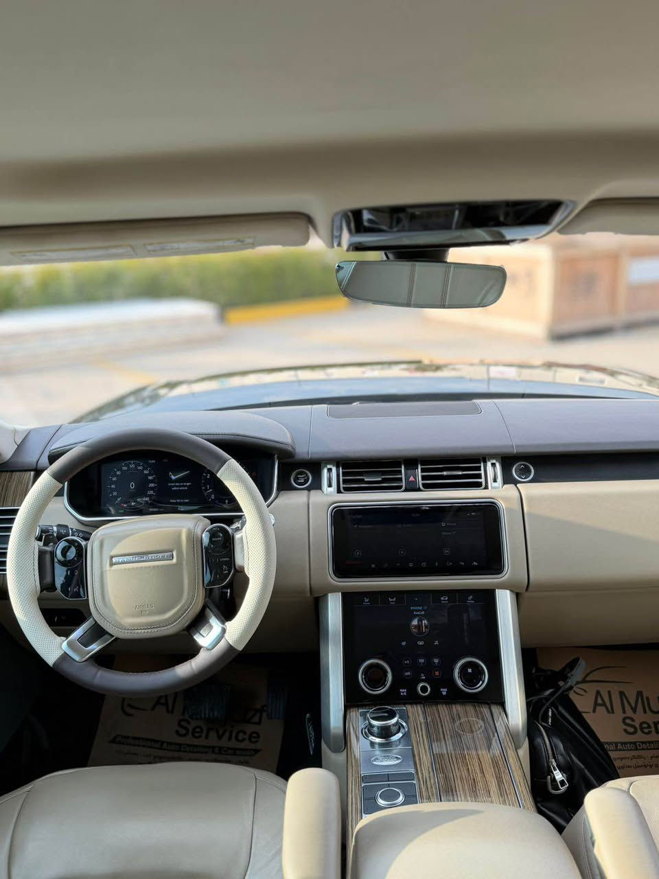 السلام عليكم ورحمة الله وبركاته 
 اللبيع Range Rover
موديل :2018
اللون : اسود 
محرك ٦ بنزين سوبر ( ضمان دولي )
المواصفات:   
جلد 
نظام تعليق هوائي 3 وضعيات (جكات تصعد وتنزل اوتو +يدوي )
قيادة ذاتية 
اوتو ستارت 
اوتو بارك 
اوتو ستوب عند الاقتراب من سيارة اخرى
اوتو هولد
مانع انزلاق 
سايد بريك اوتو 
نقط عمياء 
5 كاميرات محيطية 
رادارات امامية وخلفية وجانبي 
تغير زاويا الرؤية بالمري عند الرجوع الى الخلف
انارة ليلية وكشافات ضباب ولايت اوتو
خمس بصمات ع الابواب 
صندوق كهربائي شفط
ابواب شفط  
تحكم بالتكيف تبريد وتدفئة من الشاشة 
كرسي السائق تدفئة وتبريد 
كرسي الراكب تدفئة وتبريد 
كرسي السائق 3 وضعيات خزن ميموري 
كرسي الراكب 3 وضعيات خزن ميموري 
تدفئة بالستيرن 
المقصورة الخلفية تبريد
تحكم منفصل بالمكيف 
تحكم كهربائي بالكشن 
انارة محيطية 
انارة ترحيب
السعر  355 قابل للتفاوض السليمانية, العراق


**إذا كنت صاحب هذا الإعلان وتريد حذفه لأي سبب، رجاءا أرسل رسالة إلى الدعم الفني**