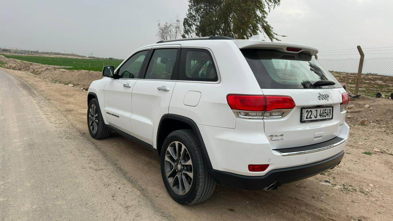 السلام عليكم جيب لاريدو للبيع. كلين تايتل. 2018. الليمتد بلس. كفى العامل وكل شيء. والسياره كلش نظيف. ماشي فقط.50م بها مجال قليل للطيبين.*********** أربيل, العراق
