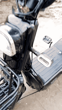 اربعه بطاريات بشرط مابيهن عيب 3 سرعات كهربائيّات 

شغال اشاير لايت سله امامي بايدرات كامل وياه شاحنته 

مكان كركوك *********** مراوس
