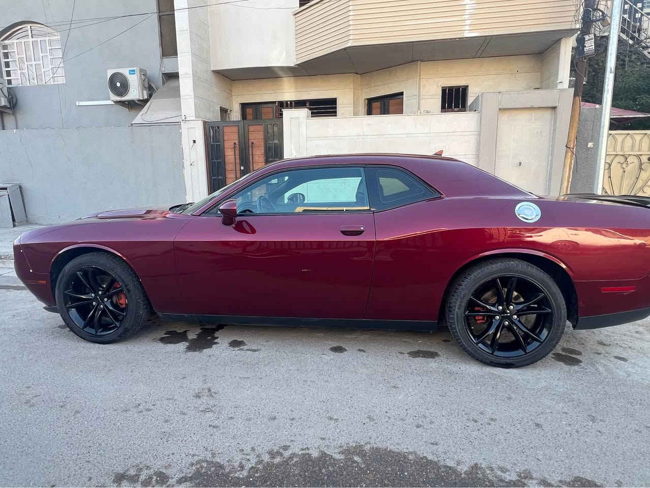 السلام عليكم.. دوج جالنجر موديل٢٠١٨ موضحة امامكم بالصور الدعامية يحتاجلها ترتيب 
بيها ٣  قطع(بدون بجم) موضح بالسونار
السيارة ماشية ١١٢ الف ميل بيها منظومة غاز ايطالي بالكامل الخزان١٠٠ لتر .. الكير والمحرك والتبريد مكفول  
السيارة باسمي رقم اربيل تحويل فقط ماسوي وكاله ابد
مواصفات السيارة معروفة ما احب اكتب قائمه مال مواصفات روح دور باليوتيوب sxt plus😂
مكان السيارة بغداد حي جميلة شارع خير الله
السعر ١٦٢ ورقة .متوفر واتساب وماسنجر
0 7 7 0 5 3 1 2 5 7 6 بغداد, العراق
