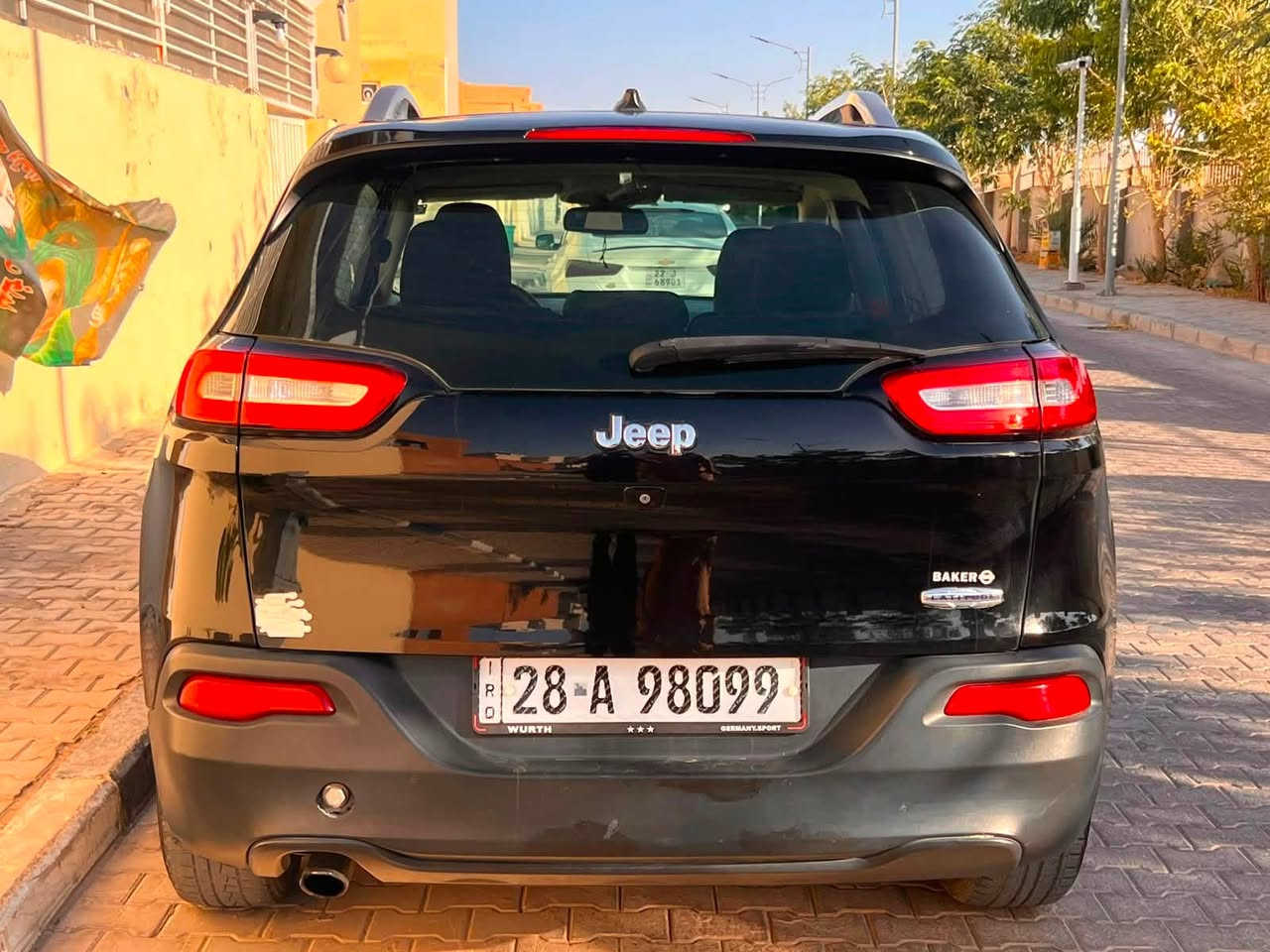 للبيع فقط
جيب شيروكي 2018 
رقم نجف حرة بأسمي 
محرك 2400 
مواصفات عادية 
ماشيه 128 الف كيلو 
ضربتها واضحه بالصور 
بنيد و جاملغ بارد
بالعراق صبغ الابواب اليسار فقط 
السعر 110 و بيها مجال بسيط 
مكانها بالنجف 
***********
