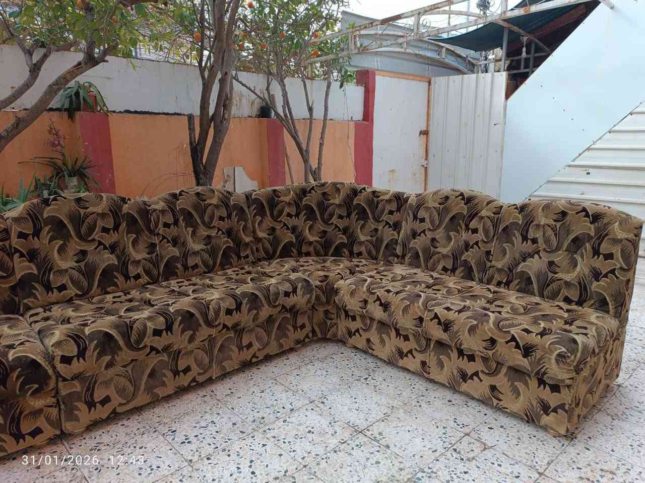 ديوان 13 متر مستعمل نضيف للبيع بسعر مناسب جدا ***********
