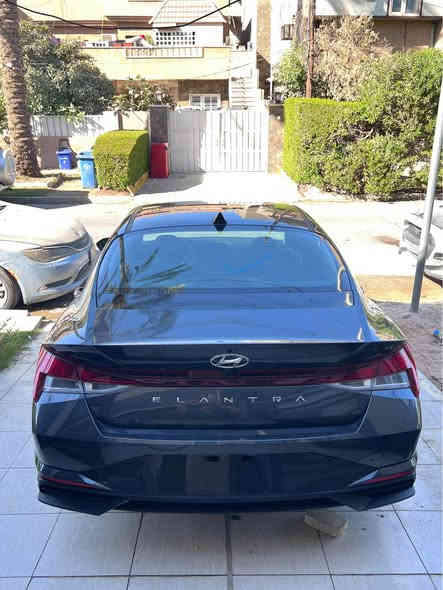 السلام عليكم 
النترا ٢٠٢٣ فئة sel 
بيع مستعجل 
ممشاها عشرينات بس ممتاكد منه شكد بالضبط 
بدون ارقام اني المستورد باسمي والترقيم ميطول ابصملك مباشر 
السعر ١٢٨ وماكو هيج سعر بالسوك كله وبالعافيه ع الي تصير من نصيبه 
مكانها بغداد / حي الجامعه 
*********** بغداد
