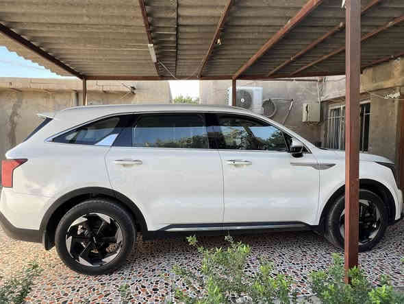 سيارة سورينتو 2024 وارد خليجي 
فول مواصفات 
بانوراما 
گير ماوس
٤ وضعيات للقيادة
كشنات كهربائيه 
داخل بالون الابيض 
شاشه متصلة 
سايد بريك دگمه 
حساسات خلفية وأمامية 
اشاير بالمري 
دخول بصمة ذكي
3 قطع تبريد
نظام مانع انزلاق 
وهواي مواصفات 
السيارة مكفوله كفالة عامة حتى من الشخط 
سعرها 325 وبيها مجال بسيط 
للاستفسار اكثر ***********
