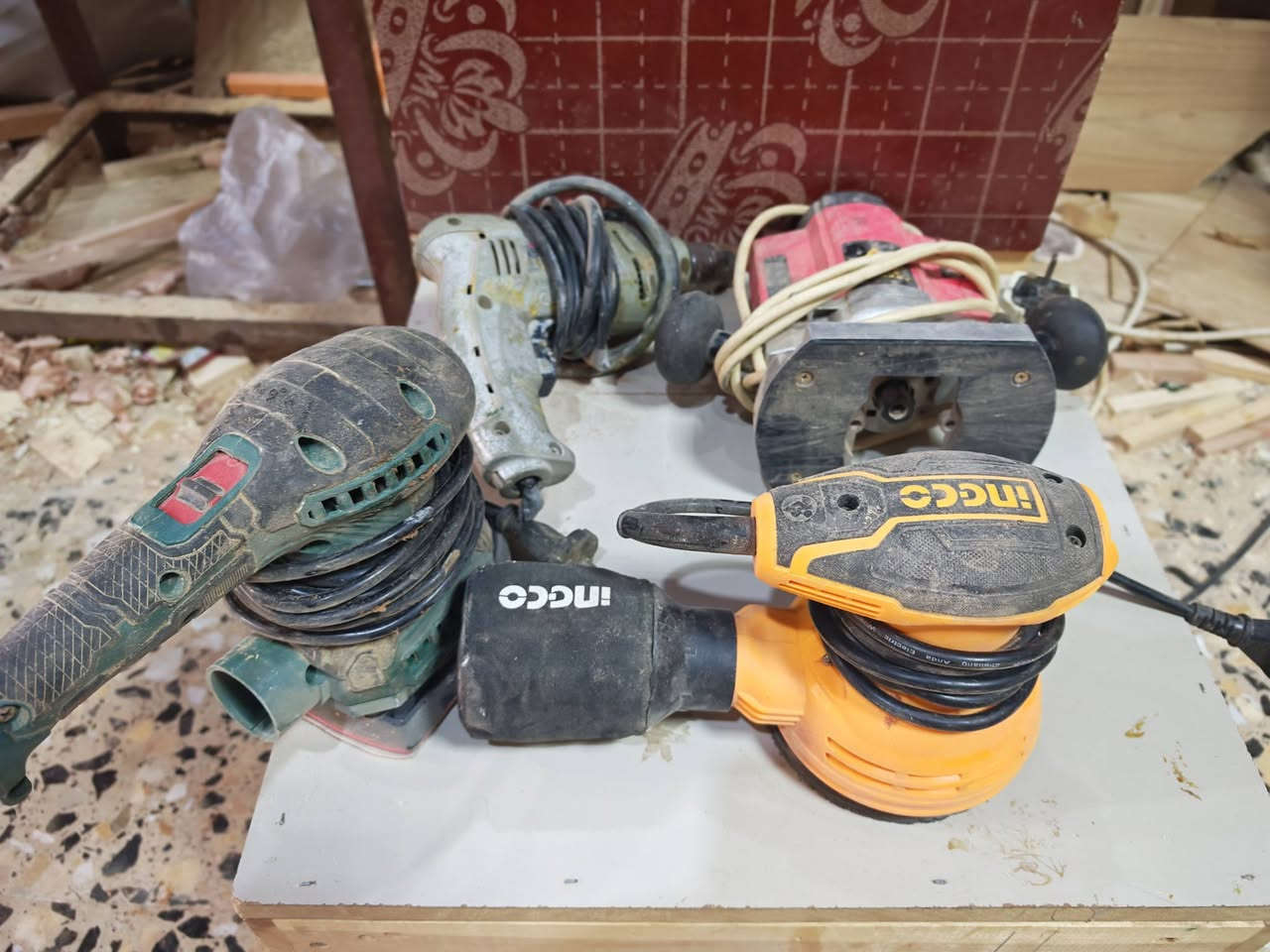 السلام عليكم عده للبيع كمبريسر ماطور رادله لف أو تبديل ولعده ابقيه نص شغال ونص عطلان كلهن ب275الف أتصل ***********
