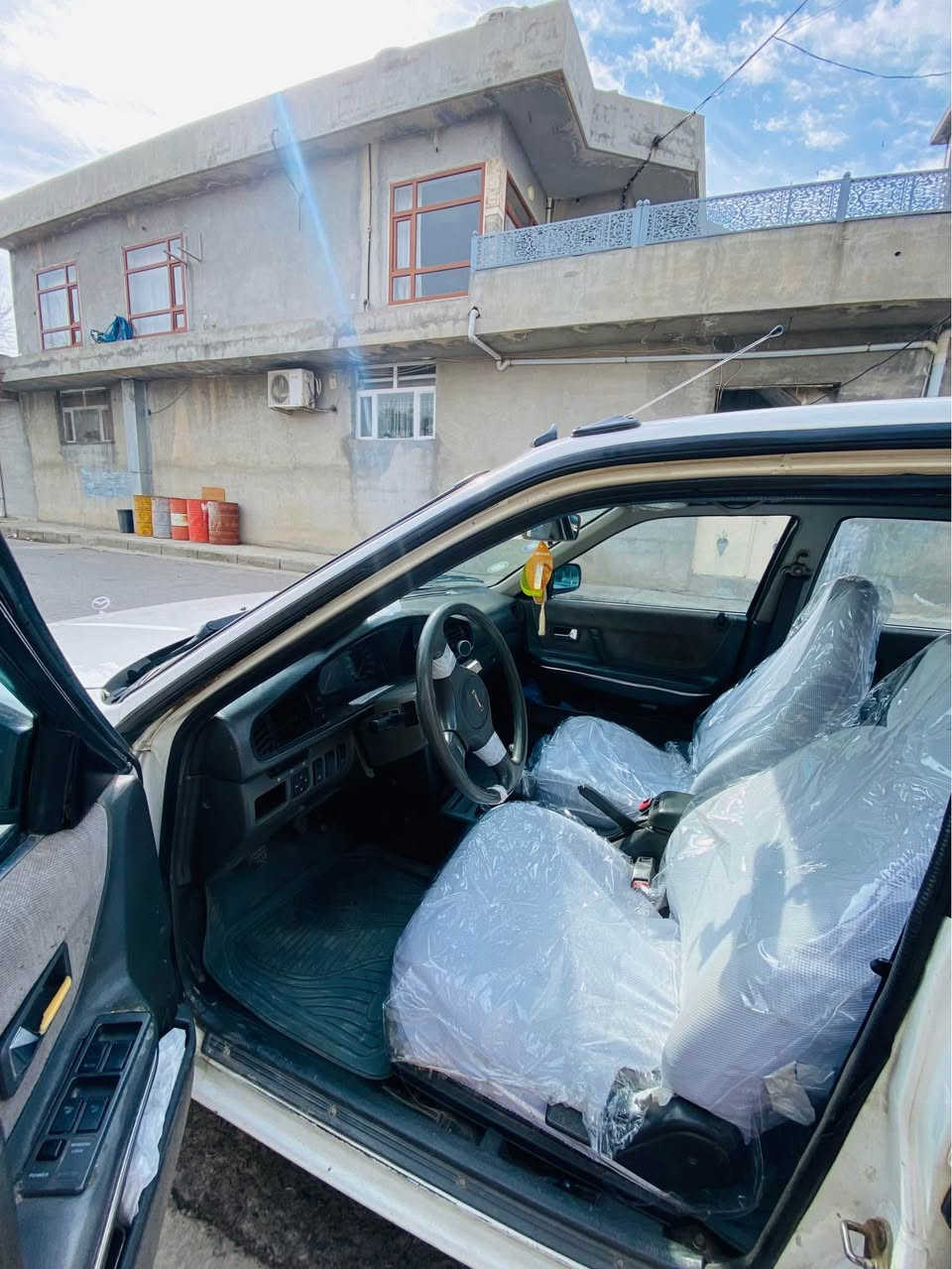 مازدا٦٢٦ جانتا 

مۆدیل ١٩٩٠

مەکینە ٨و بەخ 

سەیارەکە ماڵی دۆستە 

ڕەقەم و سەنەوی هەتا مانگی ٧ تازەیە 

ئەوەلیات و غرامەی بە شەرت 

سەیارەکە بۆیاخی یەک دوو پارچە و پەلە پەلە بۆیاخی هەیە بە حیزام دەفرۆشم بێ سارد بێ قەپ و قۆپ بێ دەحم بێ لێ دران

تەنها مەکینەکەی حەیب دارە کەمێک سەرفی هەیە بۆ کێش و ڕۆشتن تابڵی بە قوەتە  

سعری داوای ٤٢ گەڵاو محامەلەی لێ دەکەم 

شوێن ڕانیە 

بۆ زانیاری زیاتر تەلەفون کە 

*********** رانية, السليمانية
