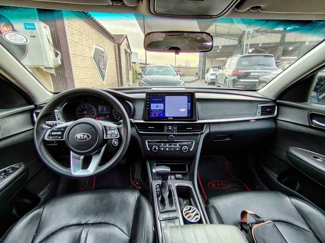 كيا اوبتيما K5 موديل 2020 اصل
ماشية 65 الف كيلو 
وارد كوري اصل غاز تتفول من كل محطة حتة الحكومي شرط 
جاهزة من كل النواحي نقصهة فقط ترتيب شوي للحدادة فقط كلوب حساس ضغط الهواء مشتغل غيرة كلشي ما مشتغل 
شرط كلشي بيهة شغال وبلادي ومسويلهة ادامة كاملة وجانيهة انة مو بياع شراي سيارة ما مخلي بيهة نقص برغي 
تخم تاير وويل كب جدد 
بصمة وتشغيل عن بعد ودخول ذكي 
لد امامي خلفي (حاجب) بلادي 
مكينة وكير شرط زيرو 
المكان بصرة 
السعر 65 ورقة 
كلشي واضح بالصور 
***********
