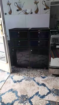 ميز صالون  نضيف جديد مثل ماموضح الكم. بل فيديو  يفيد. اصحاب صالونات و ...