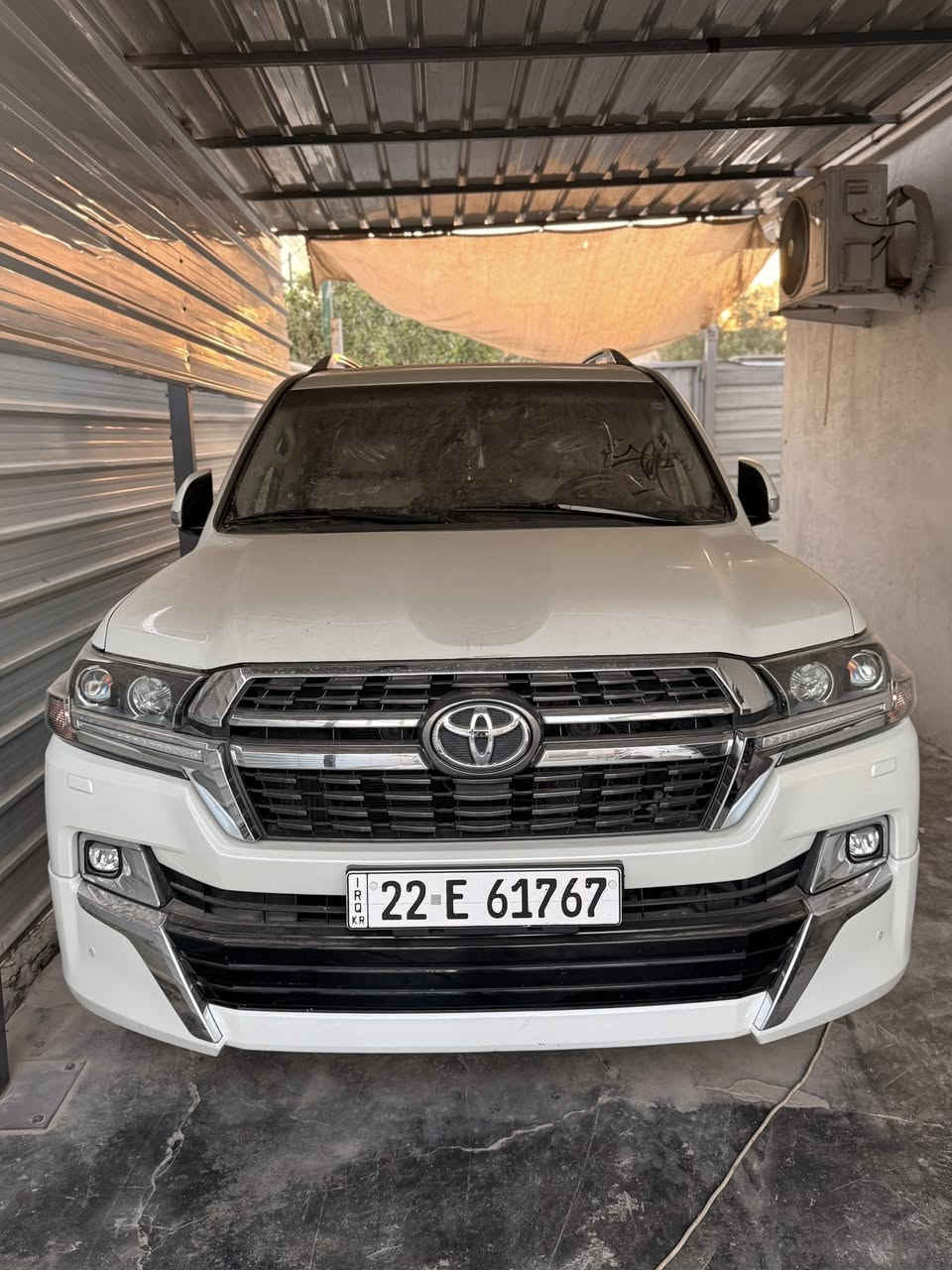 سلام عليكم للبيع لاندكروز 21ساز
ماشيه 60 الف 
رقم شمالي 
فول مواصفات 
سياره مكفوله من ضربه وصبغ بيه فقط بنيه مبدل بلادي وكاله بدون ضربه بدون صبغ بدون رصعات 
معروفه مواصفات ساز 
سياره باسمي تحويل وكاله 
مكاني بغداد 
الاستفسار ***********
