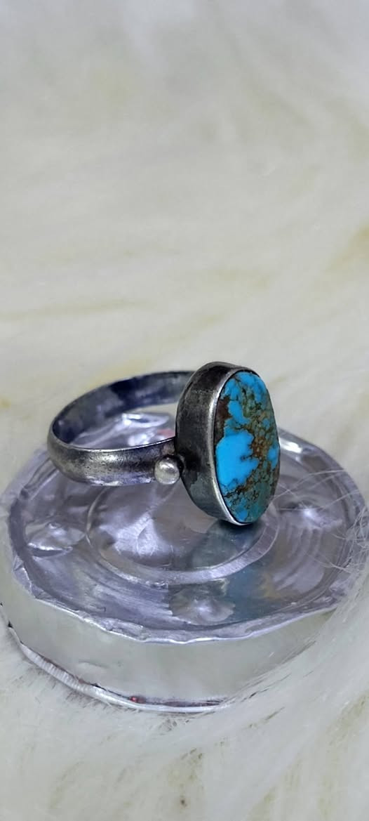 خاتم  نسائي فضه بحجر رضوي قديم جدا 
المكان البصرة رقم الهاتف ***********
