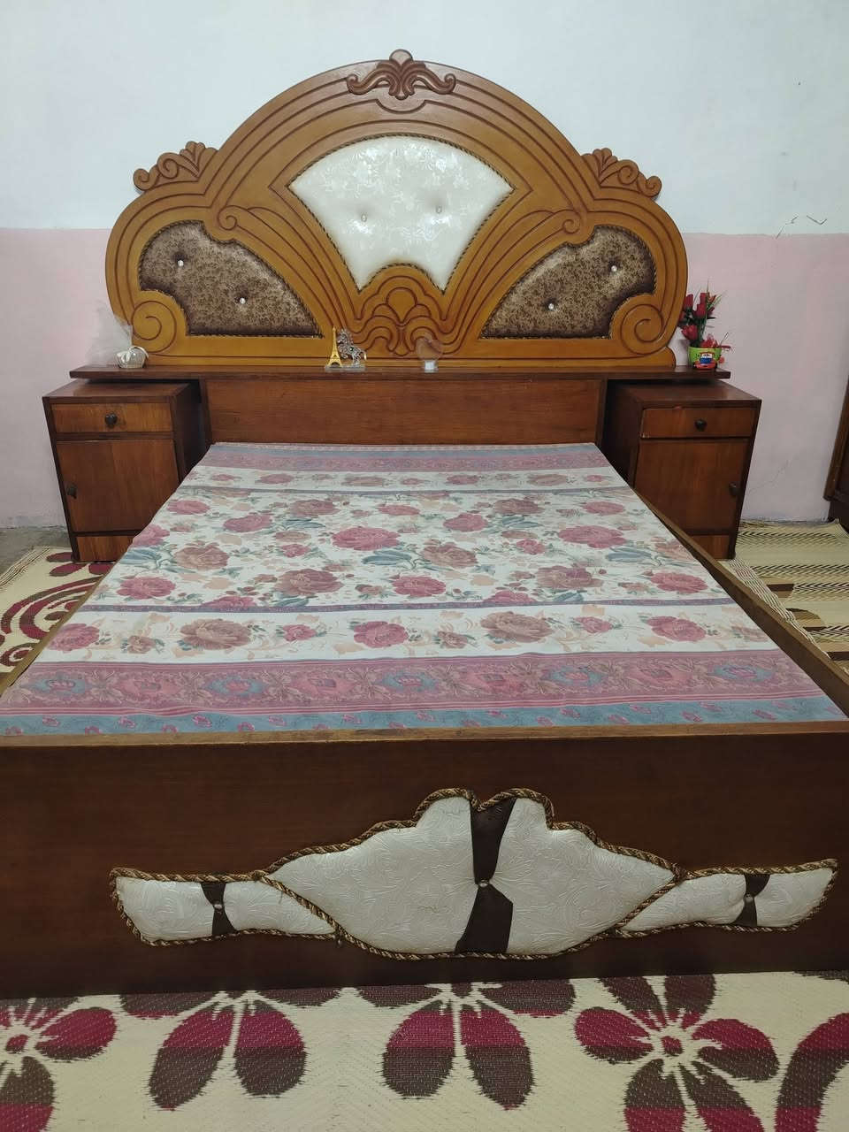 السلام وعليكم  اخوان غرفة نوم للبيع كامله من عده القنصور السعر 175 وبيها مجال للاستفسار الا تصال عل رقم *********** أو تفضل خاص
