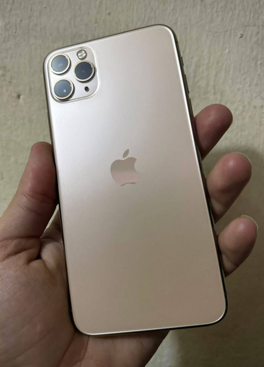 ايفون 11 برو ماكس ذاكره 256 بطاريه 90 جهاز نضيف كله شغال مبدل شاشه اصليه فقط بصمه شغاله سعر 250 الف مكاني بغداد *********** بيع او مراواس؟
