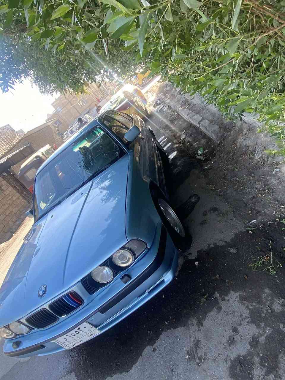 سلام عليكم بي ام موديل ٩١ حجم ٥٢٥ جاهزه من كلشي مكينه وكير وتبريد مكفولات  مكفوله من الحادث صبغ جماليه بليته وسنويه ٢٥ يعني اصل ٢٥ العنوان بغداد الدوره رقم ***********سعر ٦٠
