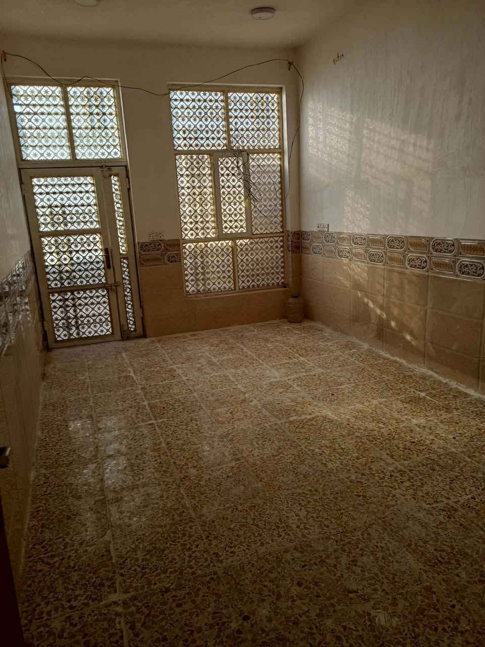 السلام عليكم مكتب عقارات الشمس  مقابيل المستشفى التركي !!!
                         بإدارة ((أحمد الگريطي))
         
          ☎️***********           
    
                        ☎️*********** 
                       
🏠مشتمل للإيجار مساحه 100م طابقين يحتوي 
الطابق الارضي// غرفه وكليدور وصاله ومطبخ ومجمع صحيات داخليه وخارجيه وطارمه 
الطابق الاول//غرفه نوم وسطح 
((مطلوب عائلة صغيره))

⁦^⁠_⁠_⁠_⁠_⁠_⁠_⁠_⁠_⁠_⁠^⁩⁦(⁠◍⁠•⁠ᴗ⁠•⁠◍⁠)⁩⁦(⁠◍⁠•⁠ᴗ⁠•⁠◍⁠)⁩⁦^⁠_⁠_⁠_⁠_⁠_⁠_⁠_⁠_⁠_⁠^⁩

🌎 الموقع حي الاكرمين قريب مدرسة علي جواد الطاهر 

⁦^⁠_⁠_⁠_⁠_⁠_⁠_⁠_⁠_⁠_⁠^⁩⁦(⁠◍⁠•⁠ᴗ⁠•⁠◍⁠)⁩⁦(⁠◍⁠•⁠ᴗ⁠•⁠◍⁠)⁩⁦^⁠_⁠_⁠_⁠_⁠_⁠_⁠_⁠_⁠_⁠^⁩

💸💰 قيمة الإيجار 300
