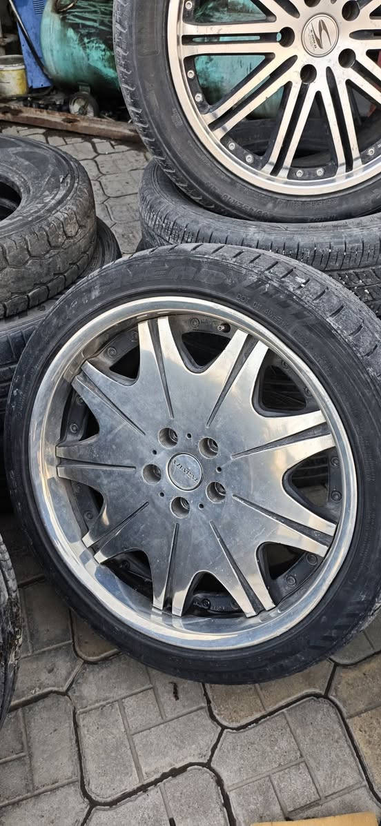 19 دوو سایز بۆ گۆرینەوە بە هەموو ویلێک

***********
