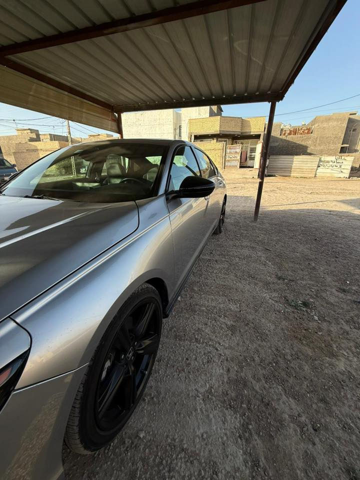 السلام عليكم
هوندا اكورد هايبرد_(2024) فئة Sport-L

عدد المسافه  20,000mile بعدهة زيرو

• المحرك  hybrid دوش 

المواصفات:

•تشغيل عن بعد

•فتحه

• كاميرا خلفية

• كراسي امامية كهرباء مع  ذاكرة خزن

• رادار امامي

•نقطة عمياء

• مانع تصادم 

• تصحيح مسار

• شفتات بالستيرن

• مثبت سرعة

• دخول ذكي 

• إنارة ترحيبية

• هندبريك كهرباء

•لايت عدسات زينون

• نظام اوتو لايت Auto

• لايت العالي زنون 

• حساسات مطر 

• أوامر صوتية

• 3 أنظمة قيادة (eco, ev, sport)

• تدفئة كشنات 

•كشنات جلد  

.ايرباك ستيرن وبردة فقط

.سيارة نضيفة وجديدة بمعنى الكلمة

حادثها موضح بالصورة دعامية فقط واطراف الجاملغ راجع عالبارد 

لا يوجد صبغ

السعر 210 وبيها مجال

مكان ابو غريب جسر الزيتون 

***********
