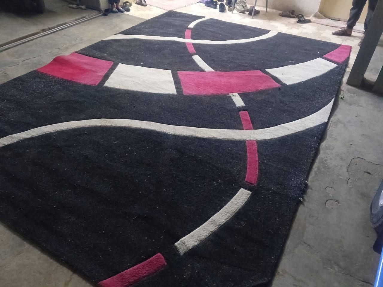 سلام عليكم عندي فرشة 3عرض 4طول السعر 30  مكان كركوك حي لاسرة الرقم ***********
