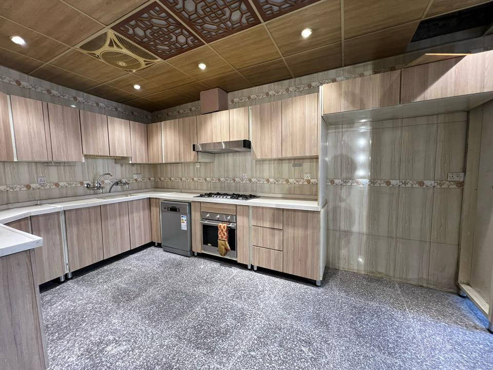 🔺( منزل #للإيجار ) بسعر مناسب 🧿

🔹مساحة العقار - 100متر  
🔹كهرباء 24 ساعة
يحتوي على : 
🔹غرف نوم عدد 3
🔹مدخل ع صالة 
🔹مدخل ع مطبخ 
🔹حمام عدد 2
🔹بلكونات عدد 1
🔹رصيف 3 متر يتسع لـ 1🚙 

المميزات  : 
كاونتر + غسالة صحون + سبالت 

🔻يصلح للسكن او النشاطات التجارية 
🔺الموقع ، بغداد حي القادسية محلة 602 
اقرب نقطة دالة ، ساحة النسور وقرب القيادة الاتحادية 

📞 للاستفسار :
***********

📍 زرونا في موقعنا :
بغداد – القادسية
شارع الخدمي / مقابل جامع ام الطبول 🕌

🏢 العقاري نمر الجبوري Real estate Nimr Al-Jubouri 
✨ نستقبل عقاراتكم للبيع أو الإيجار 

#_تسويق_عقاري_احترافي
#عقارات #بغداد #للبيع #للايجار 
#اليرموك
#الداوودي
#القادسية
#الاميرات
#الحارثية
