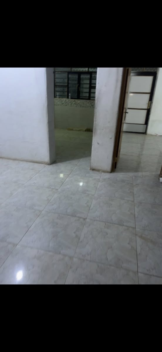 دار 200 متر للايجار في النجف حي الجامعه
اربع غرف نوم واستقبال وصاله ومطبخ وصحيات داخليه وخارجيه
لإيجار 600 الف كل ثلاث اشهر سوه
للاستفسار 
***********
